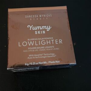 Danessa Myricks Yummy Skin Blurring Balm Powder Highlighter "Lowkey"